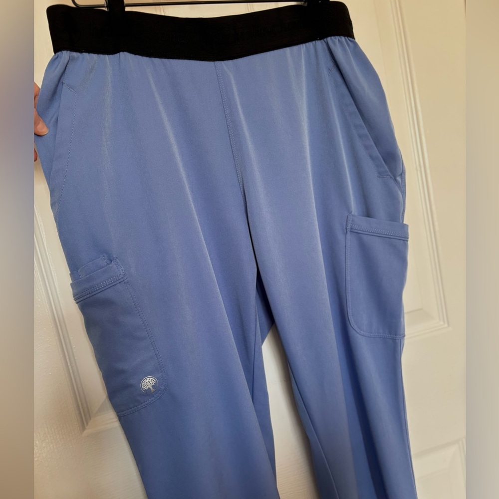 Healing Hands Scrub Set - Women's Ceil Blue Large Top and Medium Pants - Picture 5 of 11